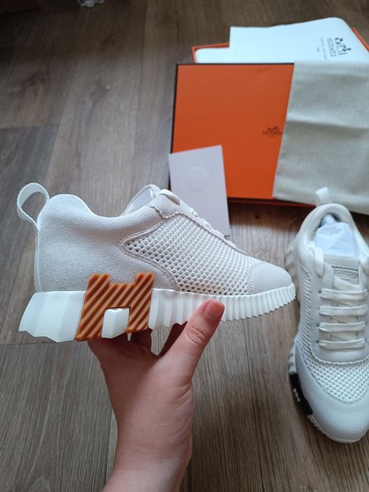 Кросівки Hermes.