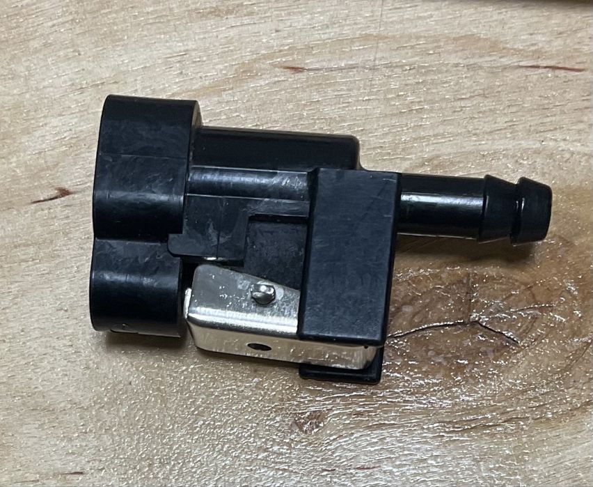 Паливний штуцер коннектор для лодочного мотора Suzuki
