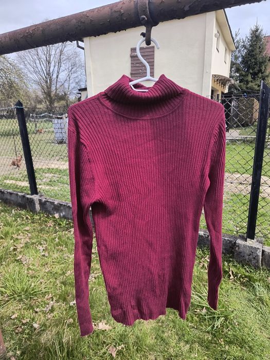Burgundy Form Ribbed Turtleneck