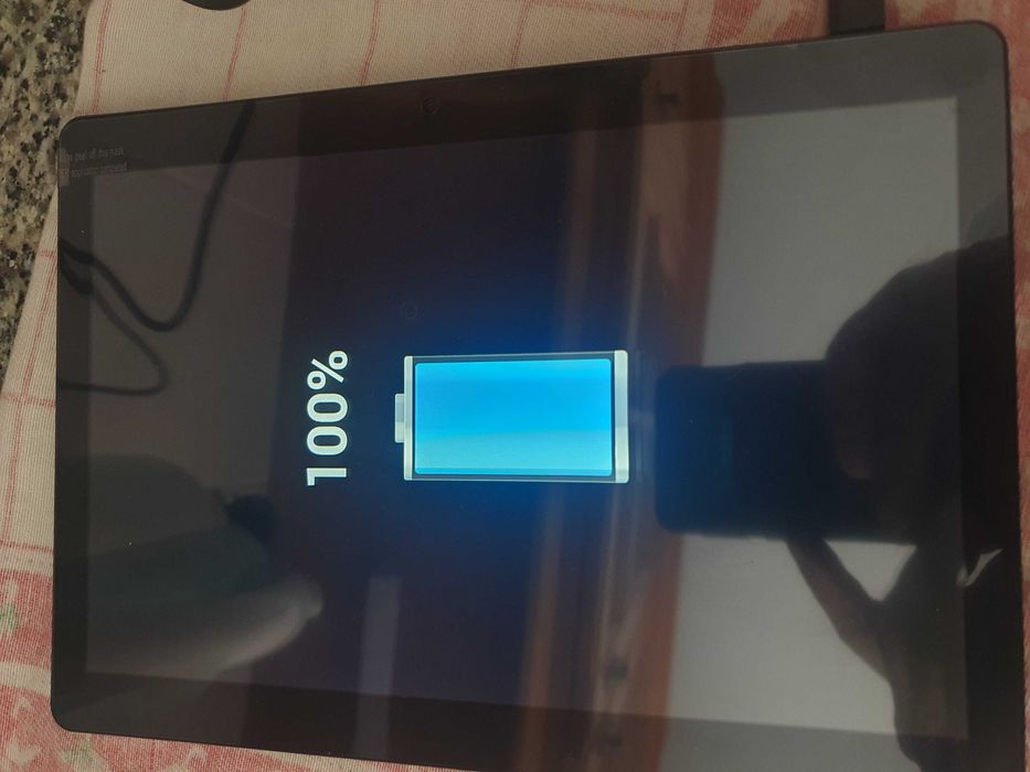 Tablete com camara e teclado 9.6"