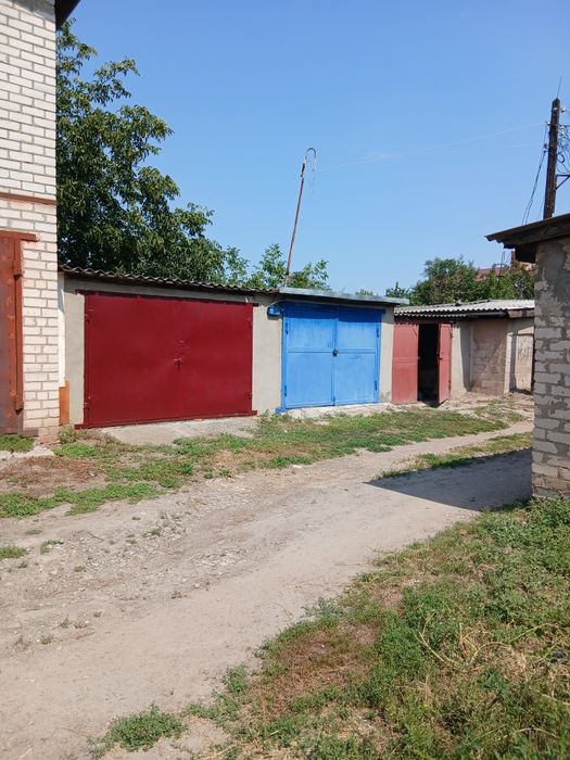 Продам гараж в центрі.