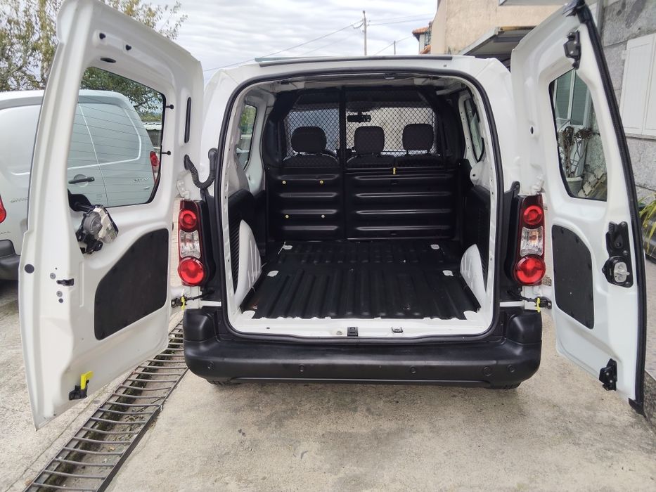 Citroën Berlingo de 2013 com 237mil km de três lugares 1.6 HDI