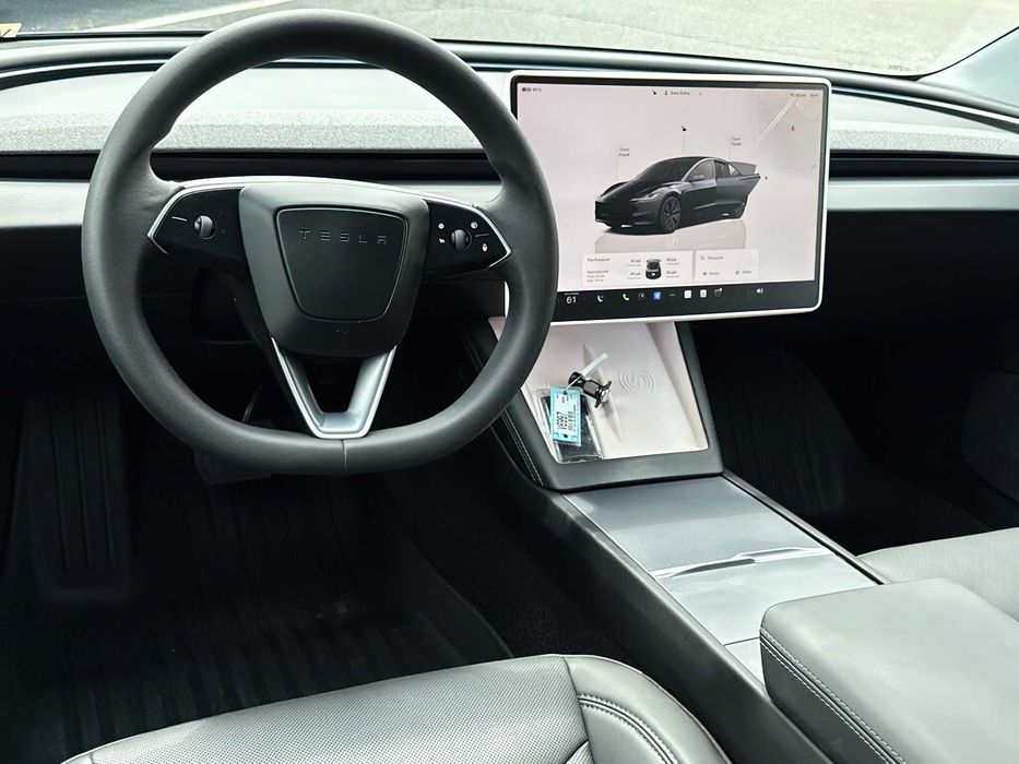 Tesla Model 3 Long Range      2025