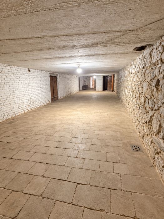 Оренда складського підвального приміщення в центрі міста — 260 м²