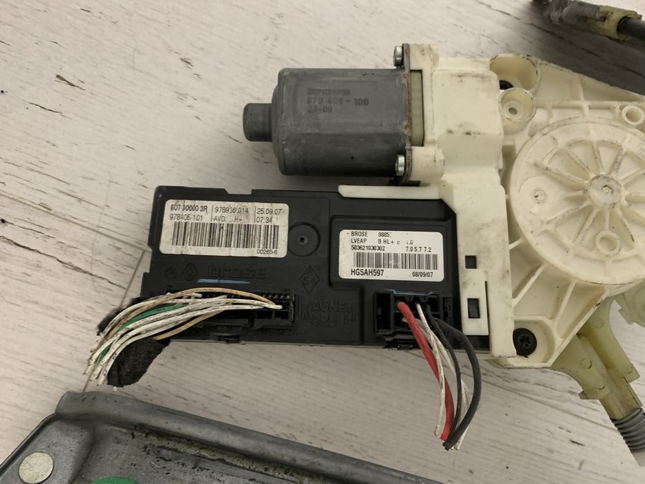 Mechanizm podnośnik szyby silniczek prawy przód laguna III