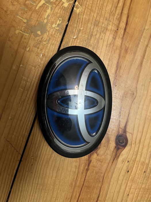 Емблема Toyota . 53141-33130