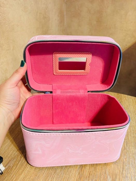 Косметичка рожева нова
