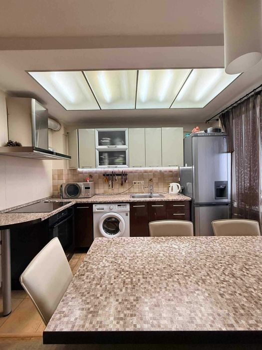 2к.квартира з великою кухнею