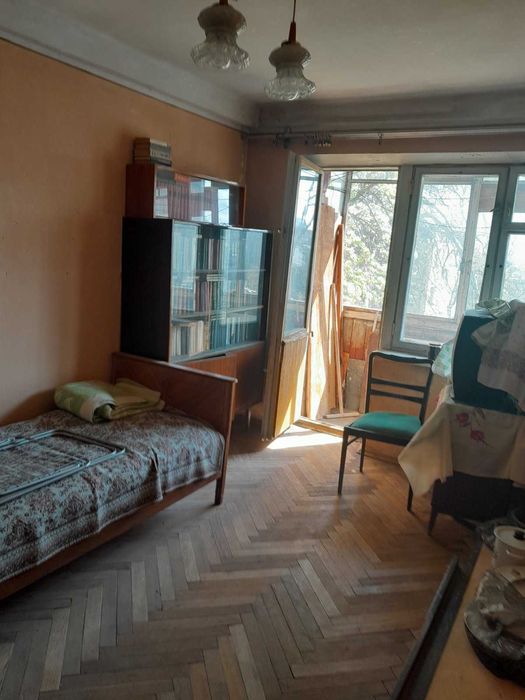 Продам 3-кім на Парковій-Сирецькій 10