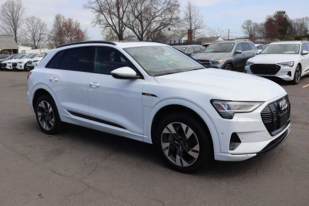 Audi E-Tron      2021