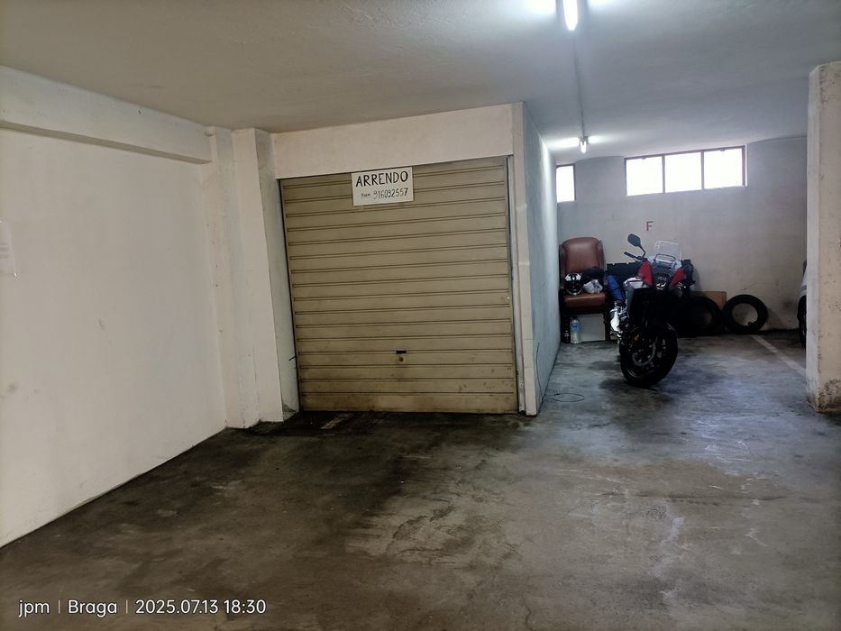 Garagem Braga, fechada.