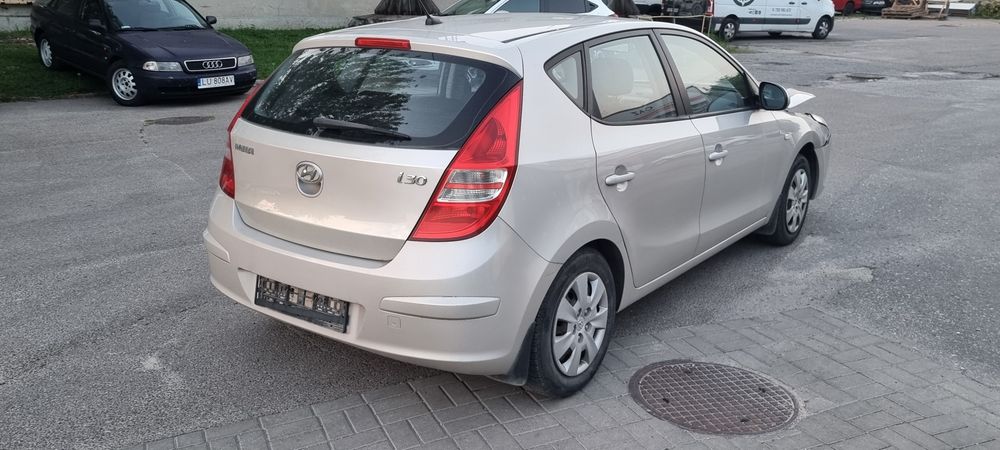 Hyundai i30  1.4b kolor QU drzwi klapa zderzak tył lampa tył
