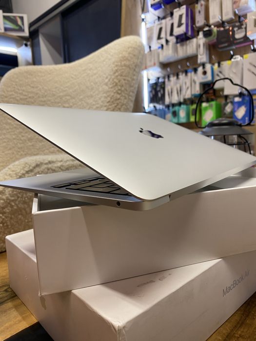 Ноутбук Apple MacBook Air 13" M1 8/256GB Silver (MGN93) 2020