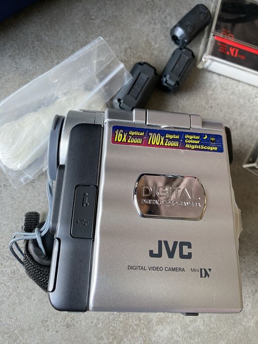 Cyfrowa camera mini  JVC GR-DX25EK