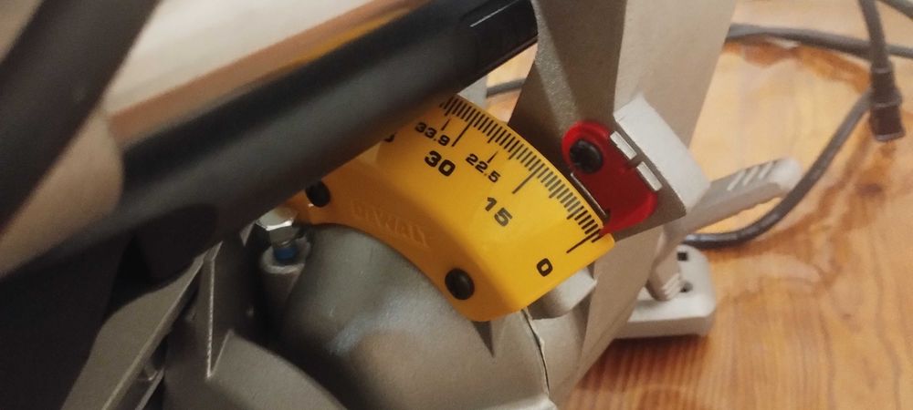 торцовка DeWalt DWS709  з протяжкою США