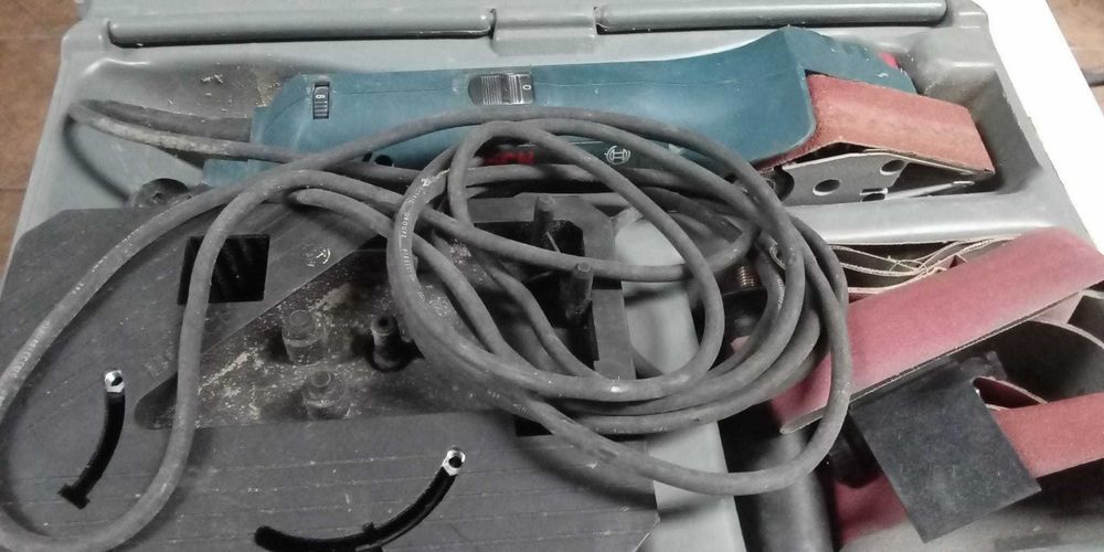Lixadora elétrica Bosch GVS350AE
350W