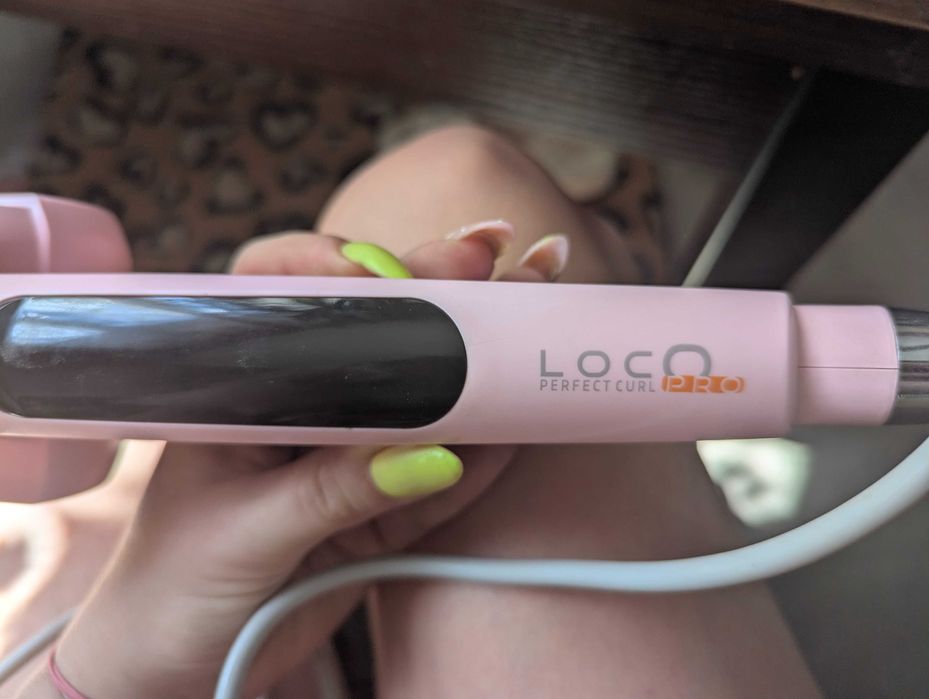 Różowa automatyczna lokówka