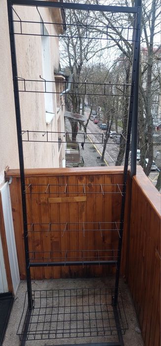Металева стійка для товару.