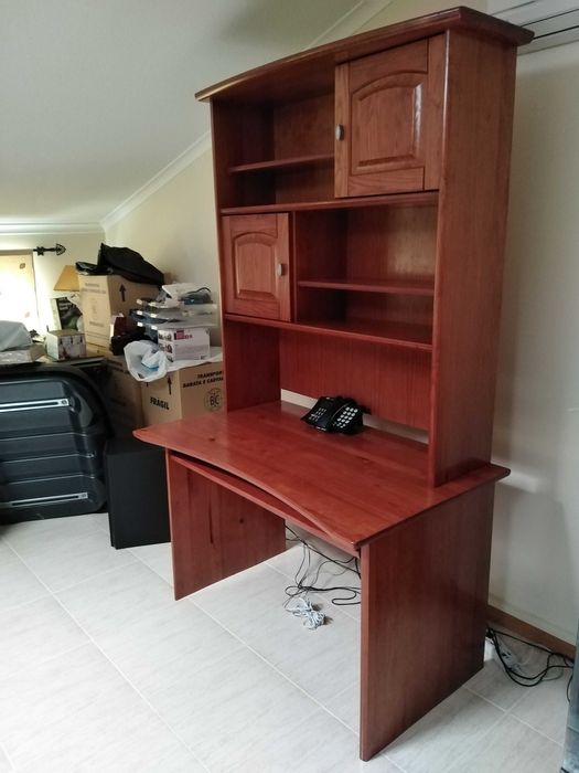 Estante em madeira maciça de pinho mel