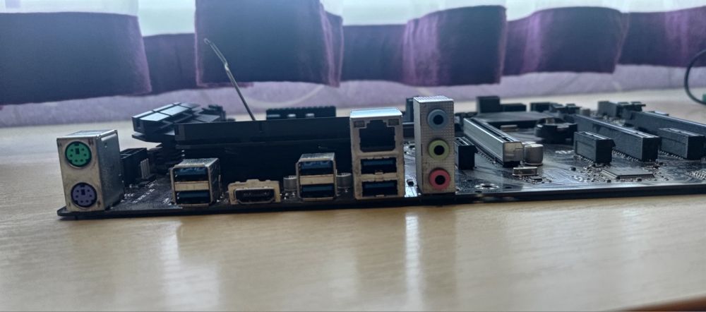 Материнська плата Gigabyte Z390 UD