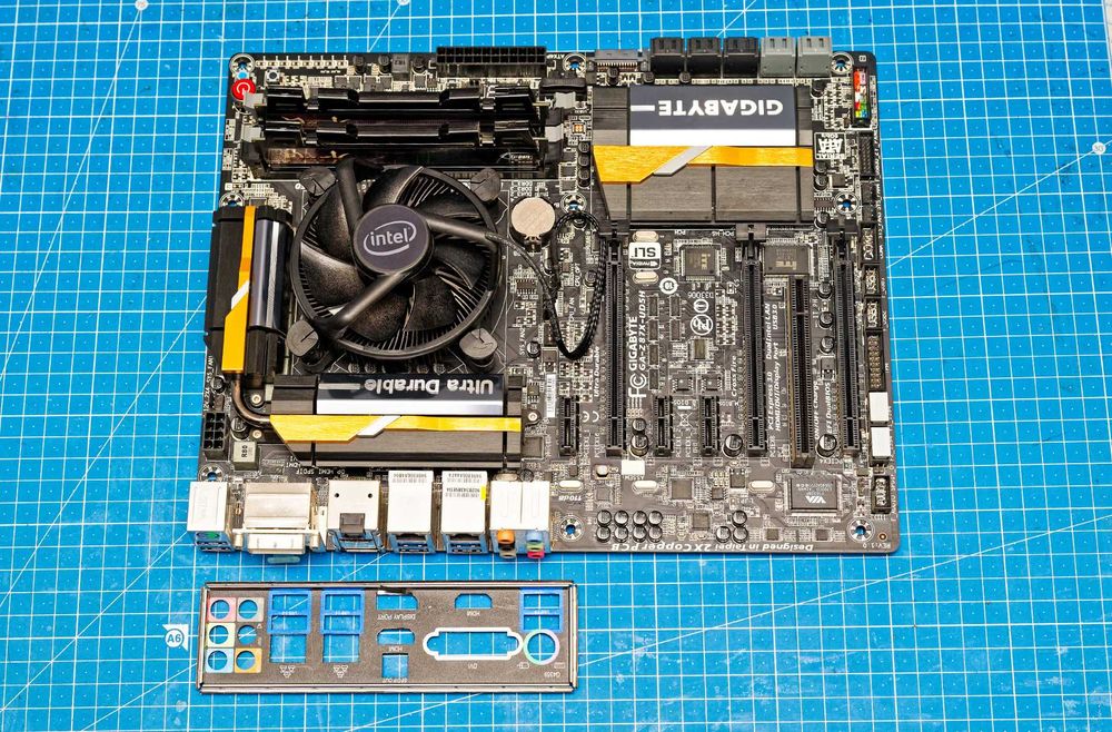 Материнська плата  GA-Z87X-UD5H LGA 1150 комплект