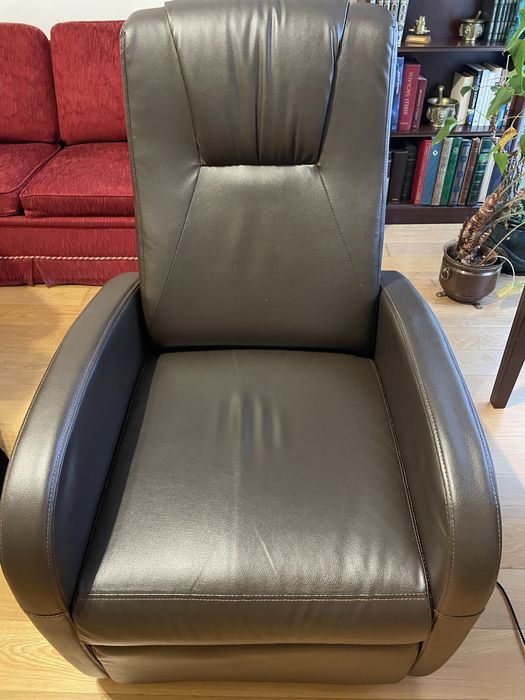 Cadeirão elevatório elétrico castanho