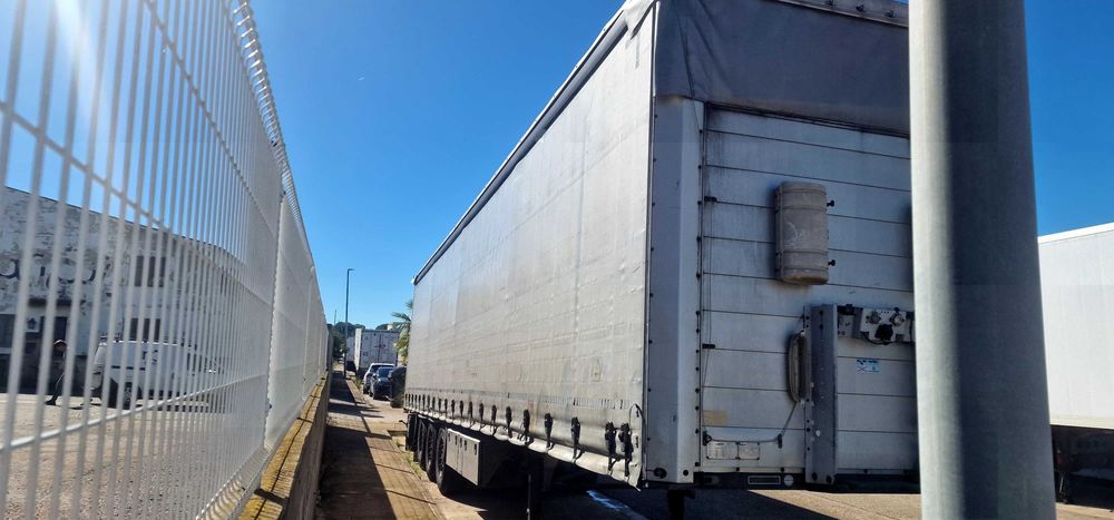 Reboque schimitz 2006