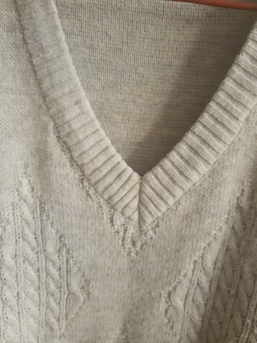 Sweter męski w serek