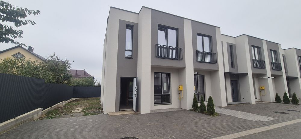 Таунхаус в престижному районі! Паркомісце,  дитячий майданчик, тераса!