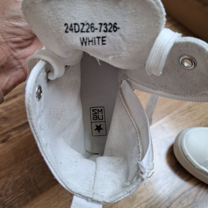 Trampki długie białe rozm. 35