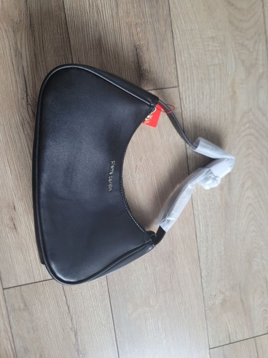 Czarna torebka na pasku Pierre Cardin