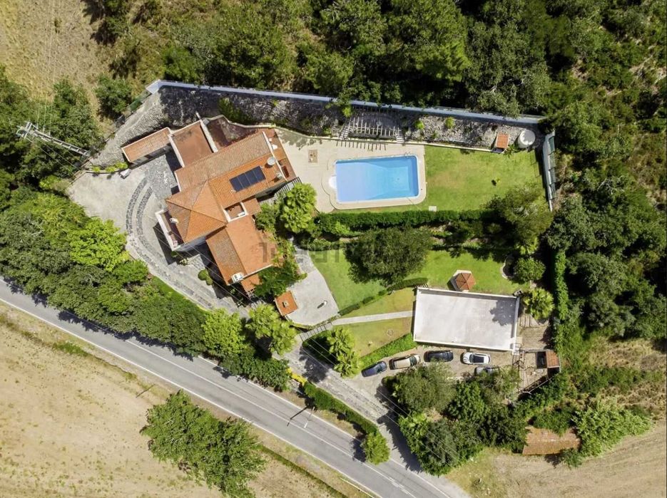 Moradia com piscina, amplos jardins e espaços de lazer — Milharado, Mafra