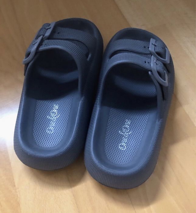 Chinelas cinzentas tamanho 35/36