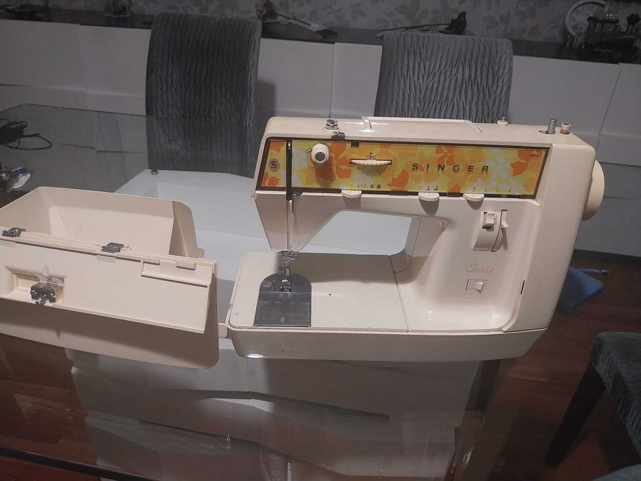 Maquina de costura Singer antiga mas a funcionar