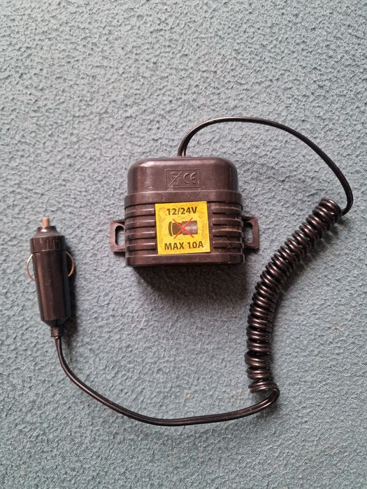 Podwójny rozgałęziacz gniazda zapalniczki