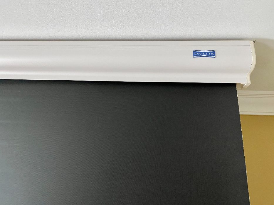 Ecrã de projeção Da-Lite para home cinema