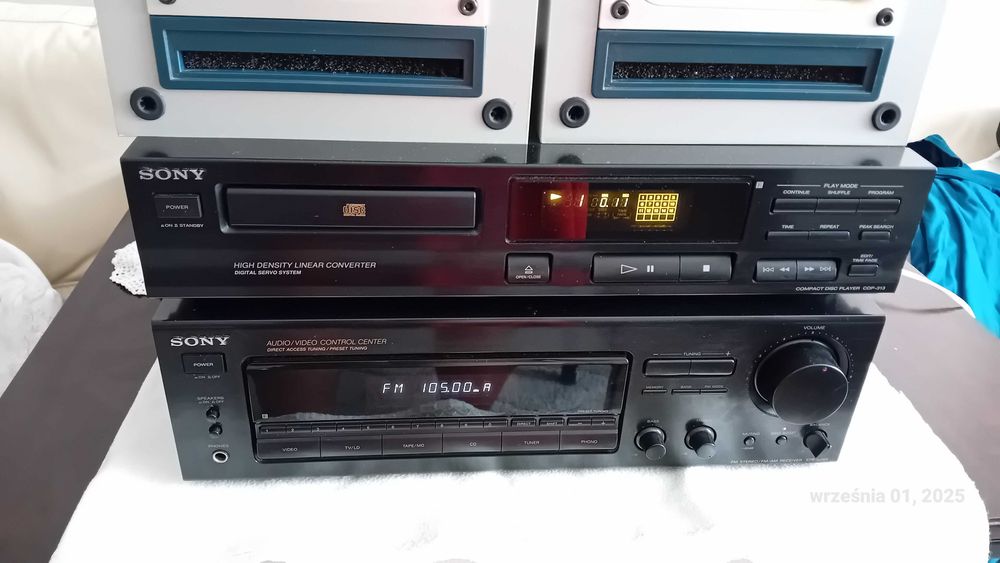 Wieża Sony z głośnikami