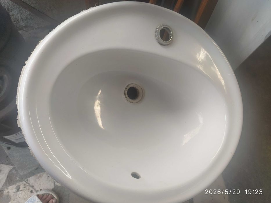 Vendo lavabo usado por 30 euros, atenção, não faço entrega. a retirado deve ser feita pelo comprador.