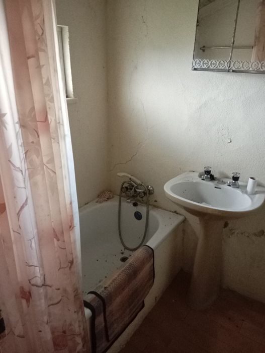 Moradia T2+terreno Coelhal