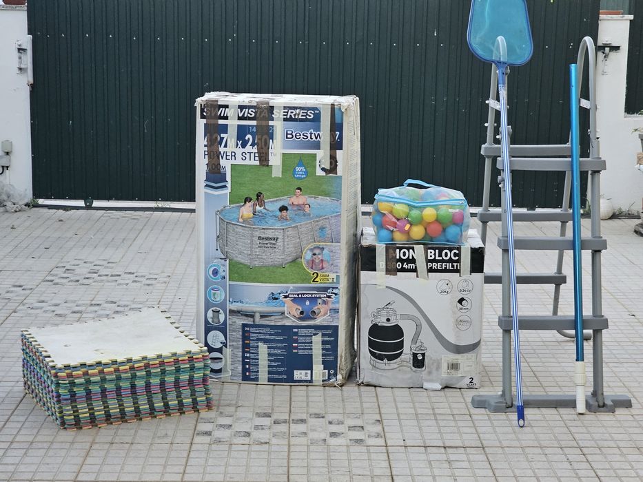 Piscina Bestway + Monobloco filtragem

Dimensões: 427x250x250x100 cm