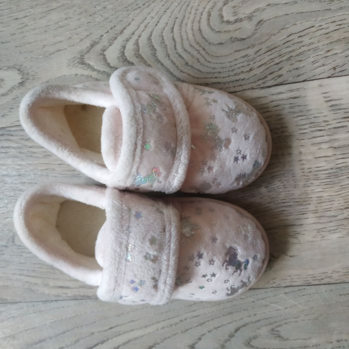 Капці на липучці для дівчинки
