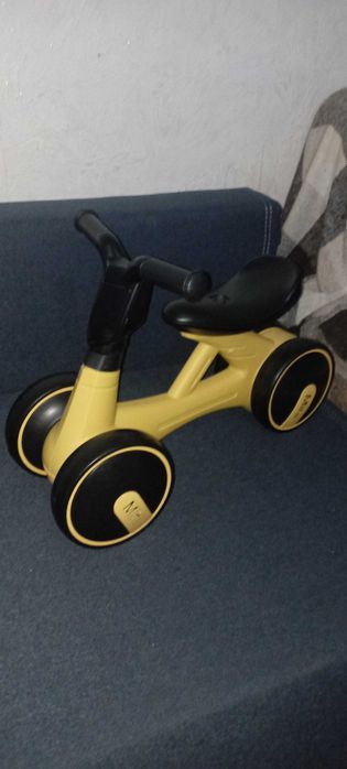 Толокар беговел в гарному стані