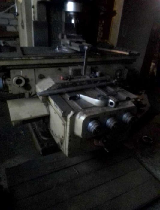 Фрезерний станок