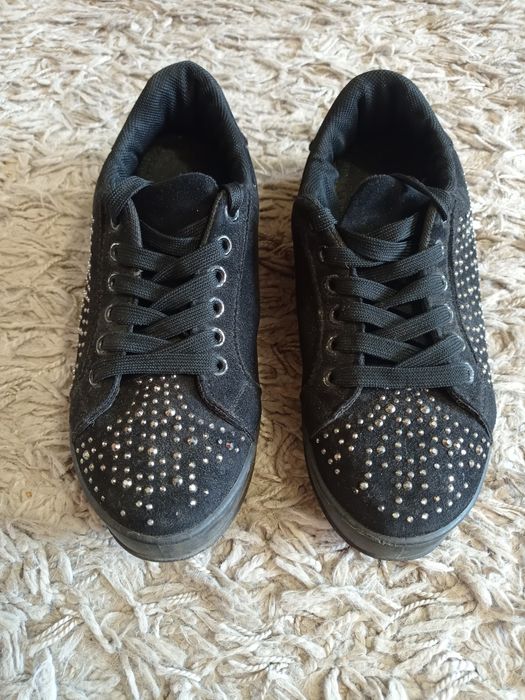 Кеди, мокасини жіночі