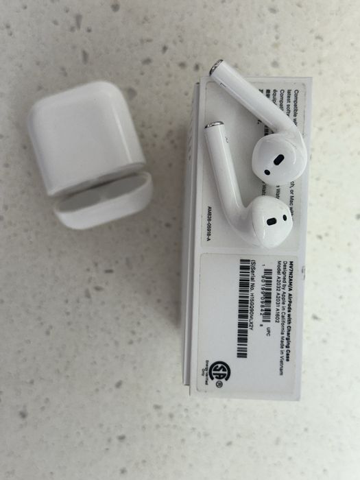 Продам Air Pods 2 б/у оригінал