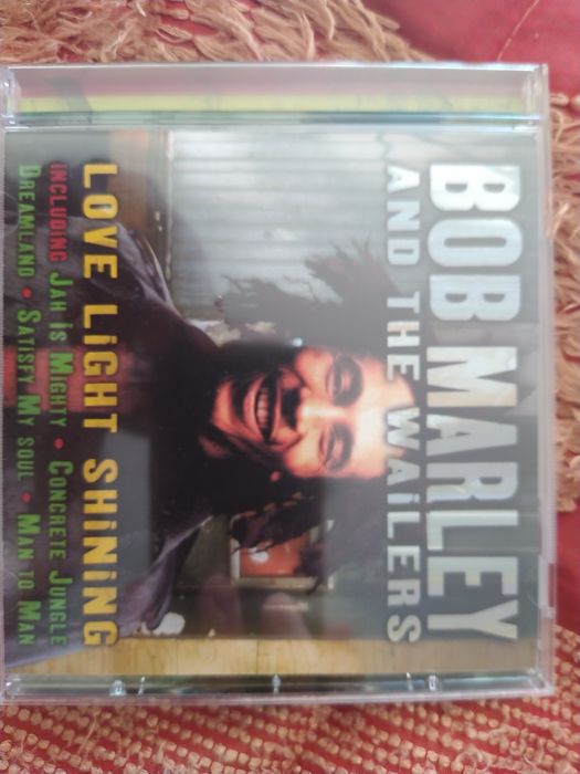 Bob Marley & The Wailers - Love Light Shinning