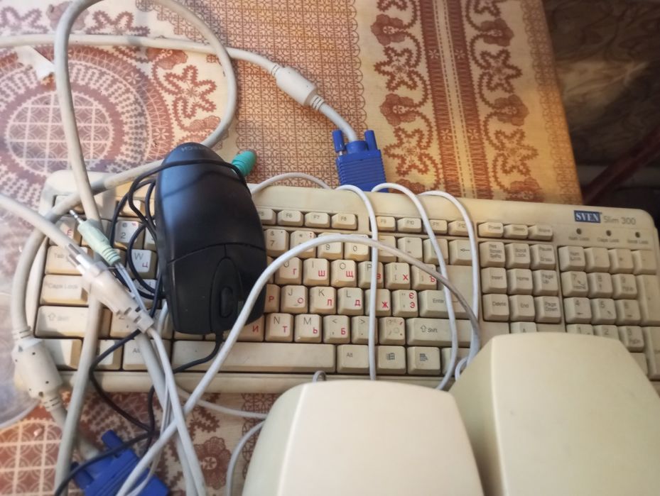 Продам   клавиатуру + мышку + колонки