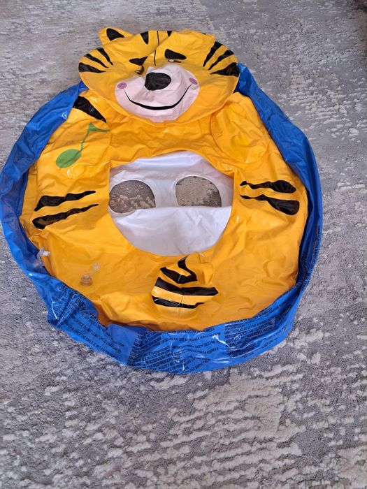 Круг для плавання