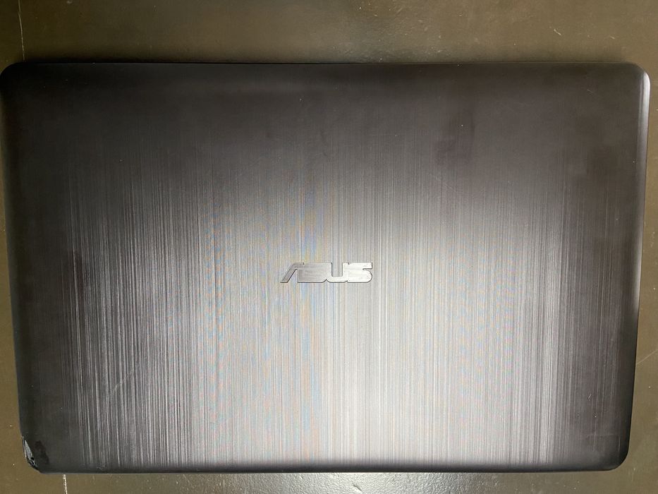 Computador ASUS a funcionar a 100%