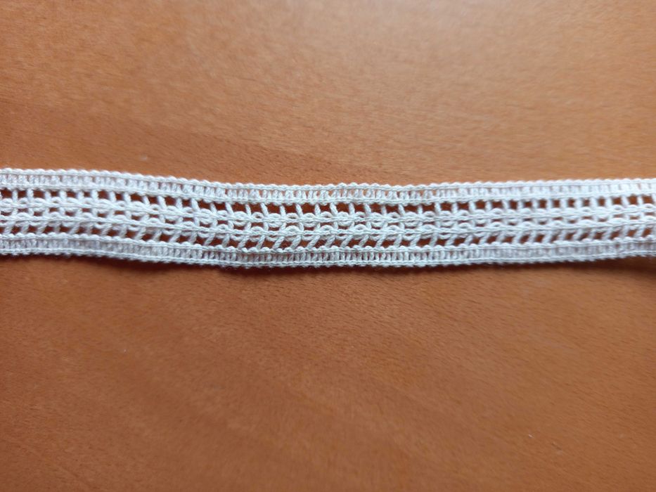Koronka bawełniana 4.40 szerokość 2 cm